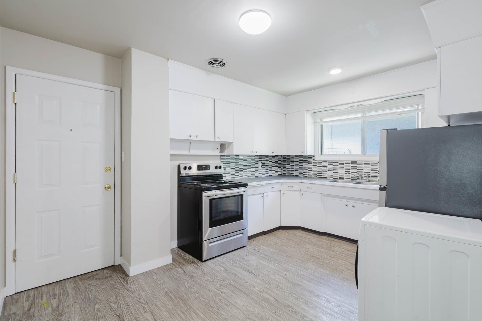 8504 98 Street, Edmonton, AB - Indoor Photo Showing Kitchen