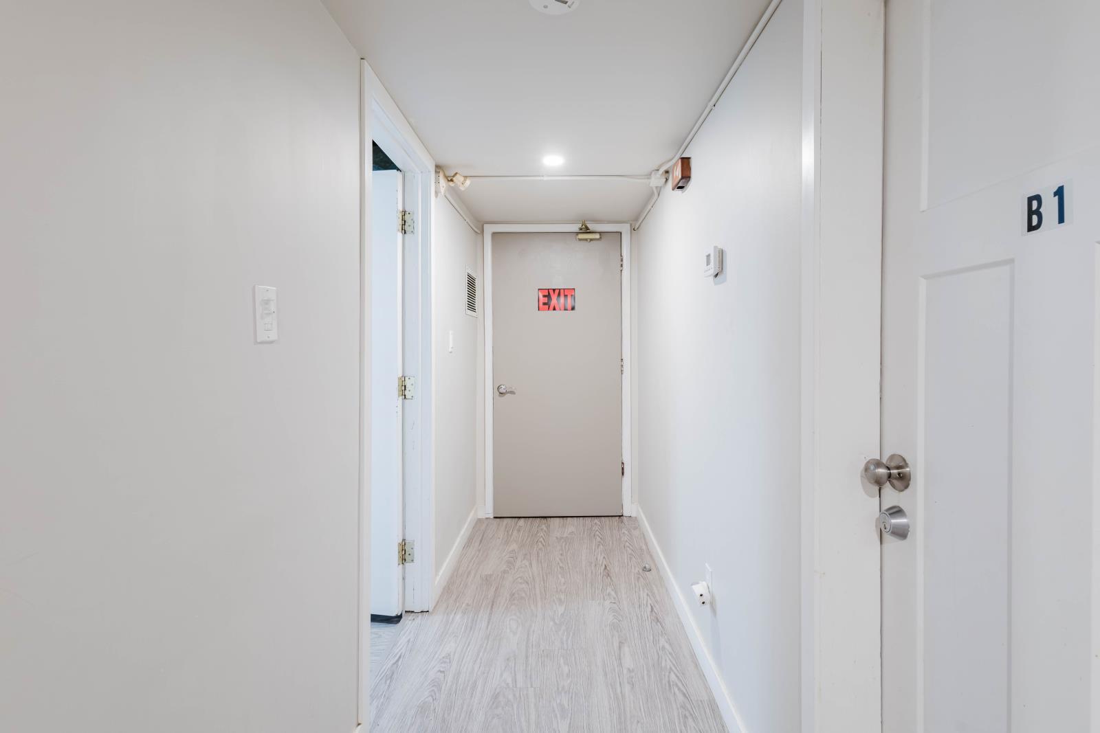 8504 98 Street, Edmonton, AB - Indoor