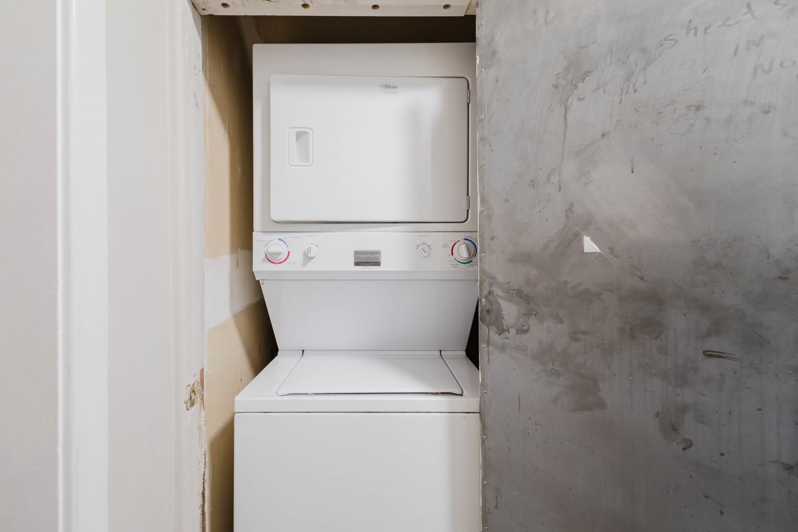8504 98 Street, Edmonton, AB - Indoor Photo Showing Laundry Room