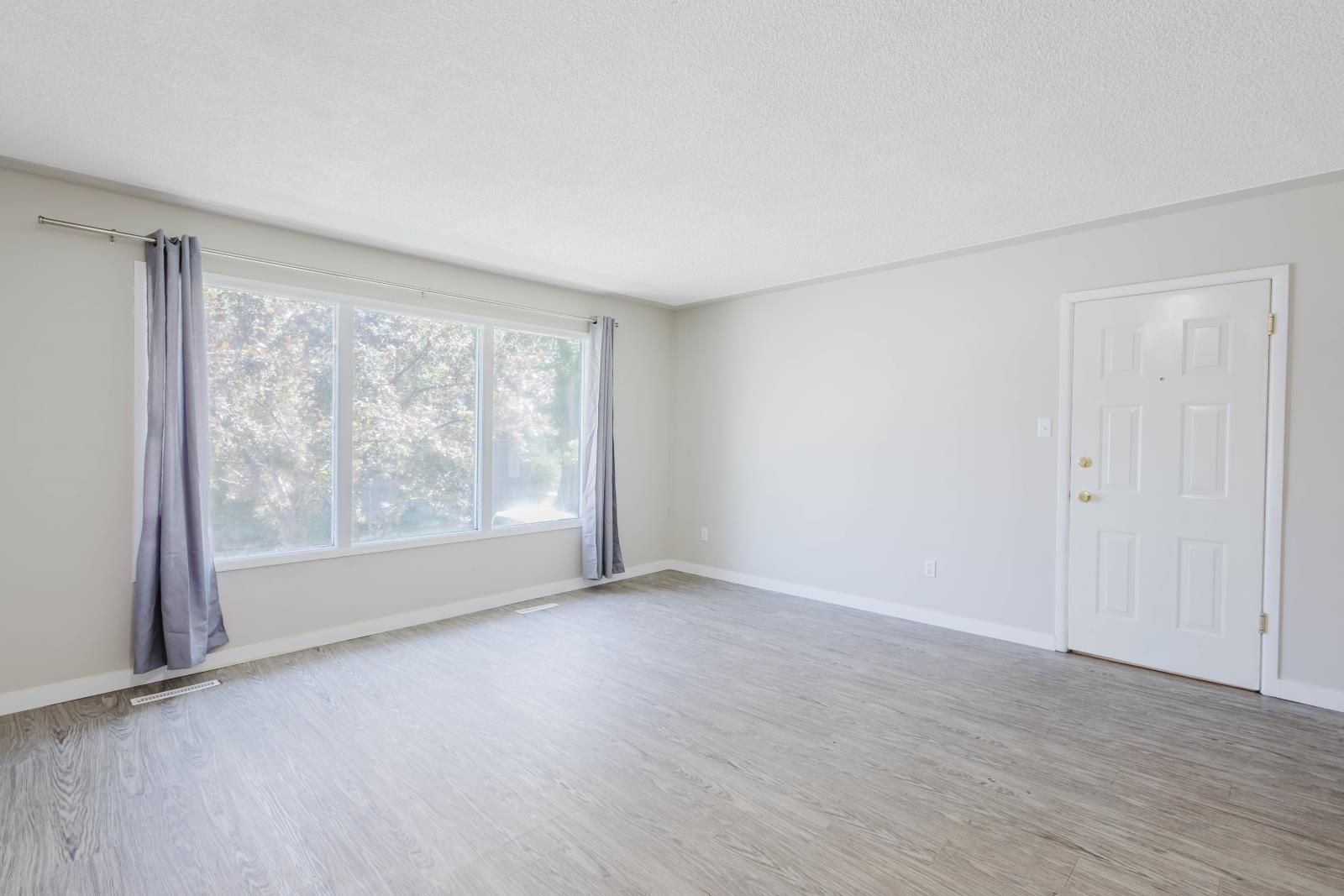 8504 98 Street, Edmonton, AB - Indoor Photo Showing Other Room