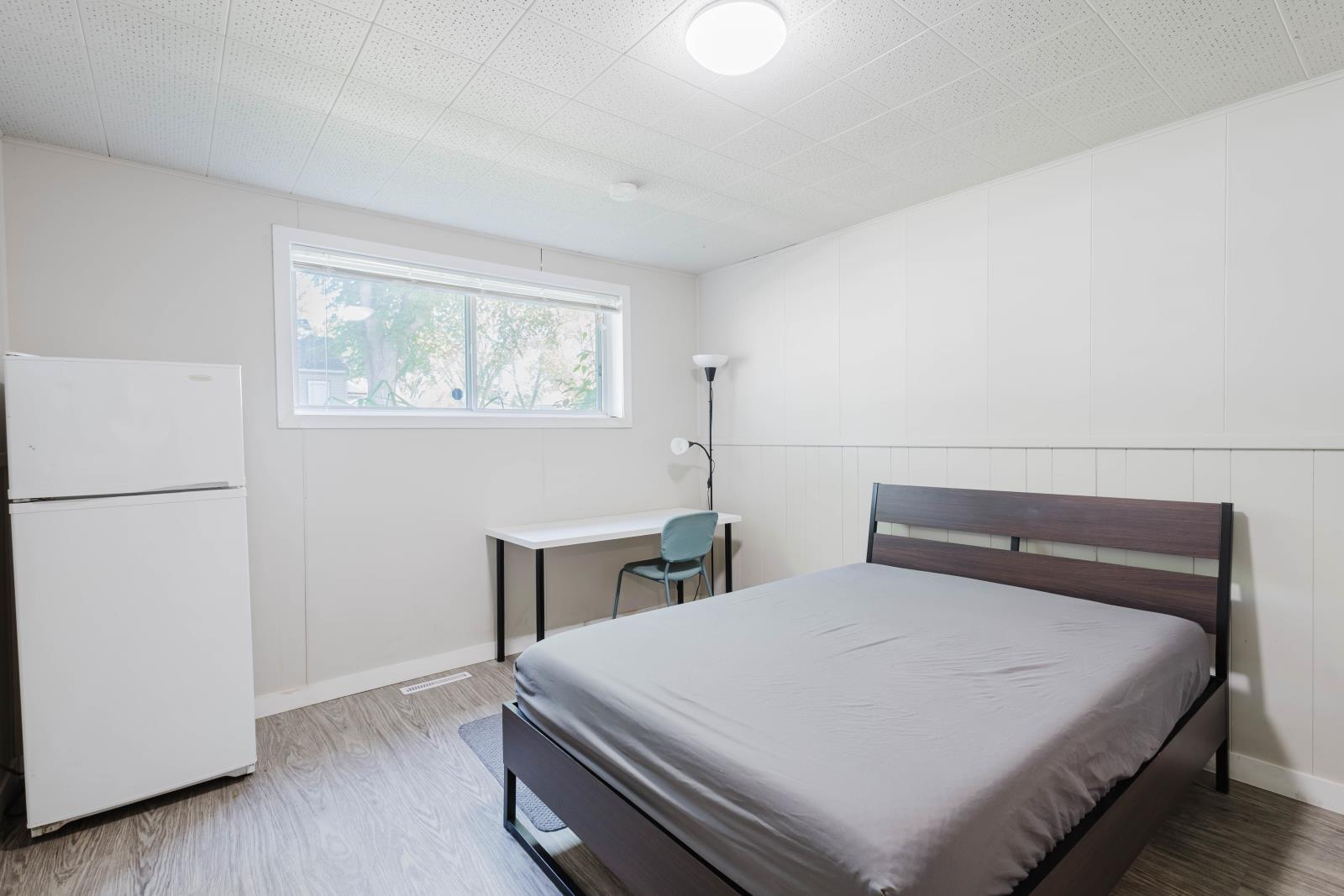 8504 98 Street, Edmonton, AB - Indoor Photo Showing Bedroom