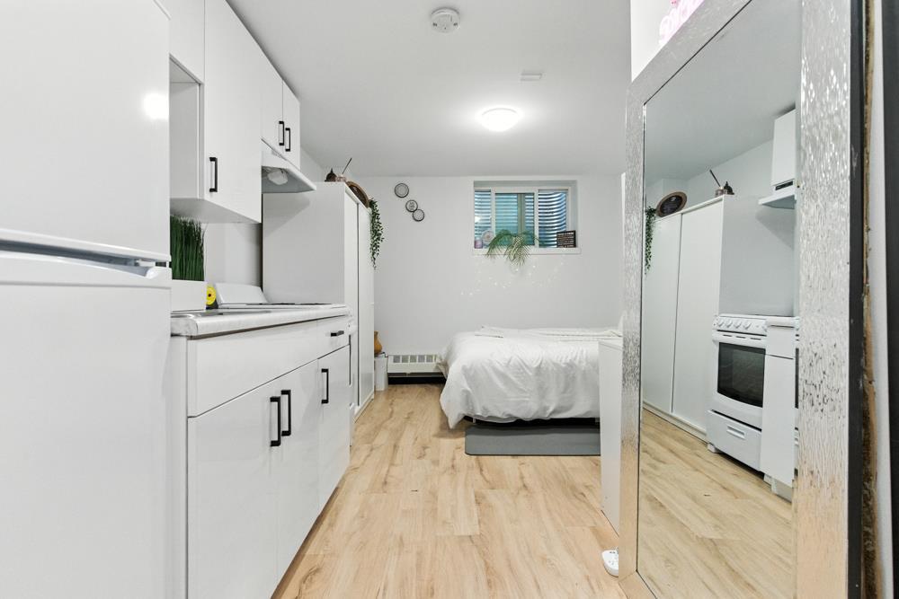 9517 103 Ave Nw, Edmonton, AB - Indoor