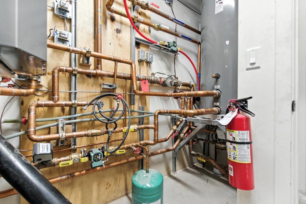 9517 103 Ave Nw, Edmonton, AB - Indoor