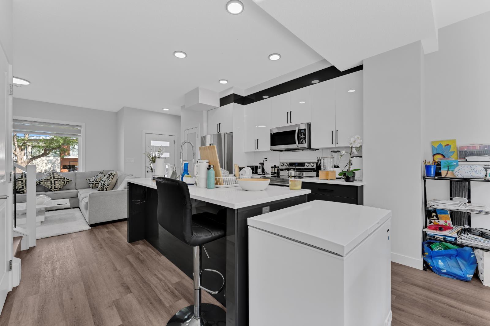 7903 122 Avenue, Edmonton, AB - Indoor Photo Showing Kitchen
