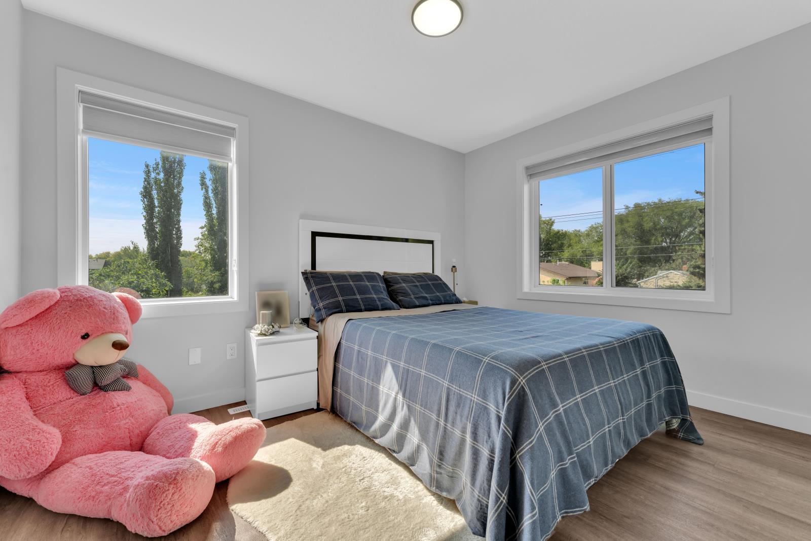 7903 122 Avenue, Edmonton, AB - Indoor Photo Showing Bedroom