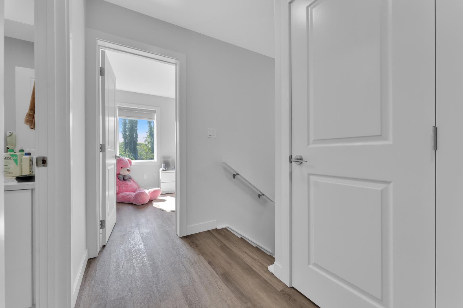 7903 122 Avenue, Edmonton, AB - Indoor Photo Showing Other Room