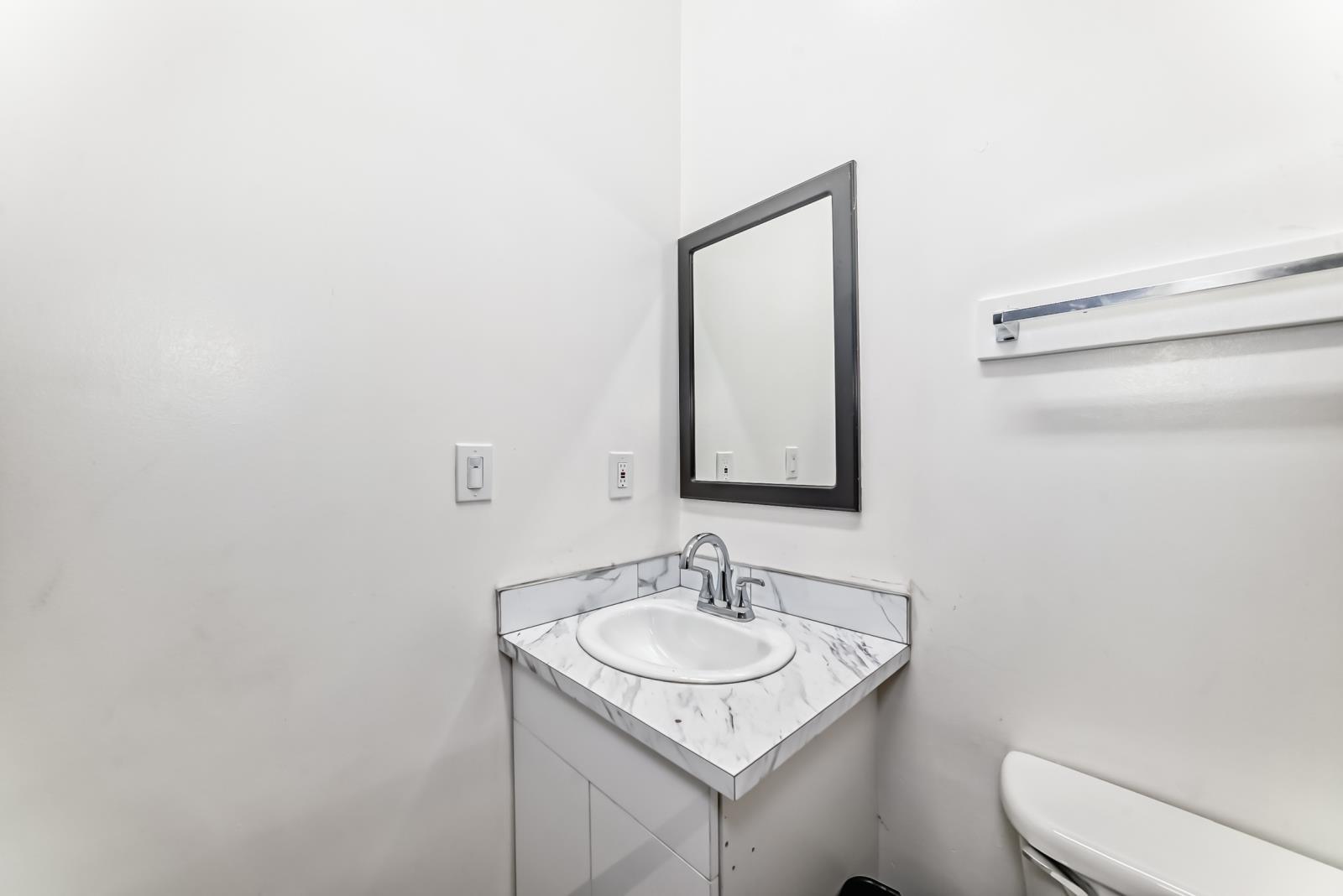 10732 96 Street, Edmonton, AB - Indoor Photo Showing Bathroom