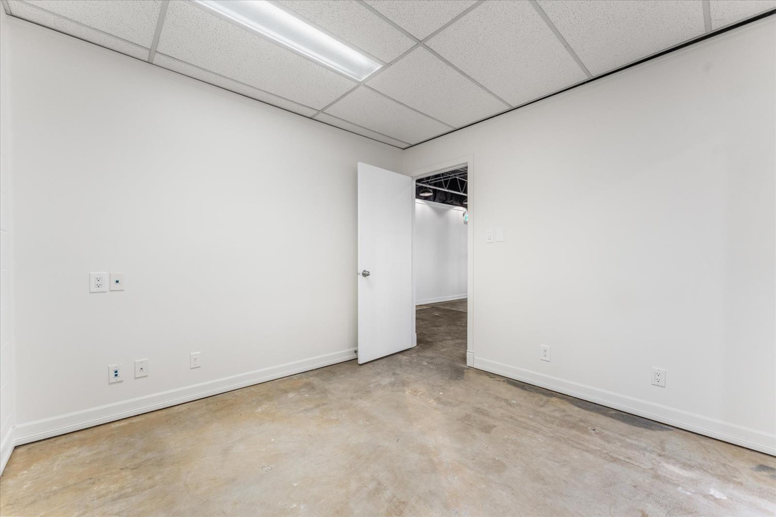 10041 81 Ave Nw, Edmonton, AB