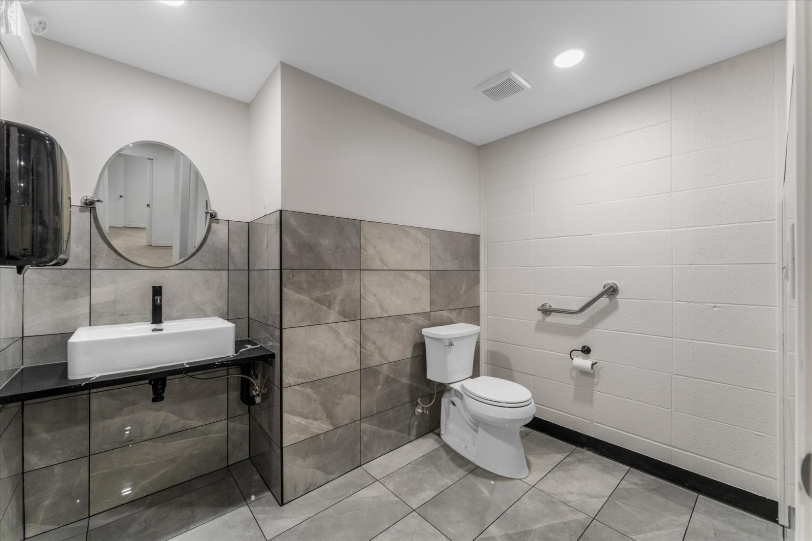 10041 81 Ave Nw, Edmonton, AB