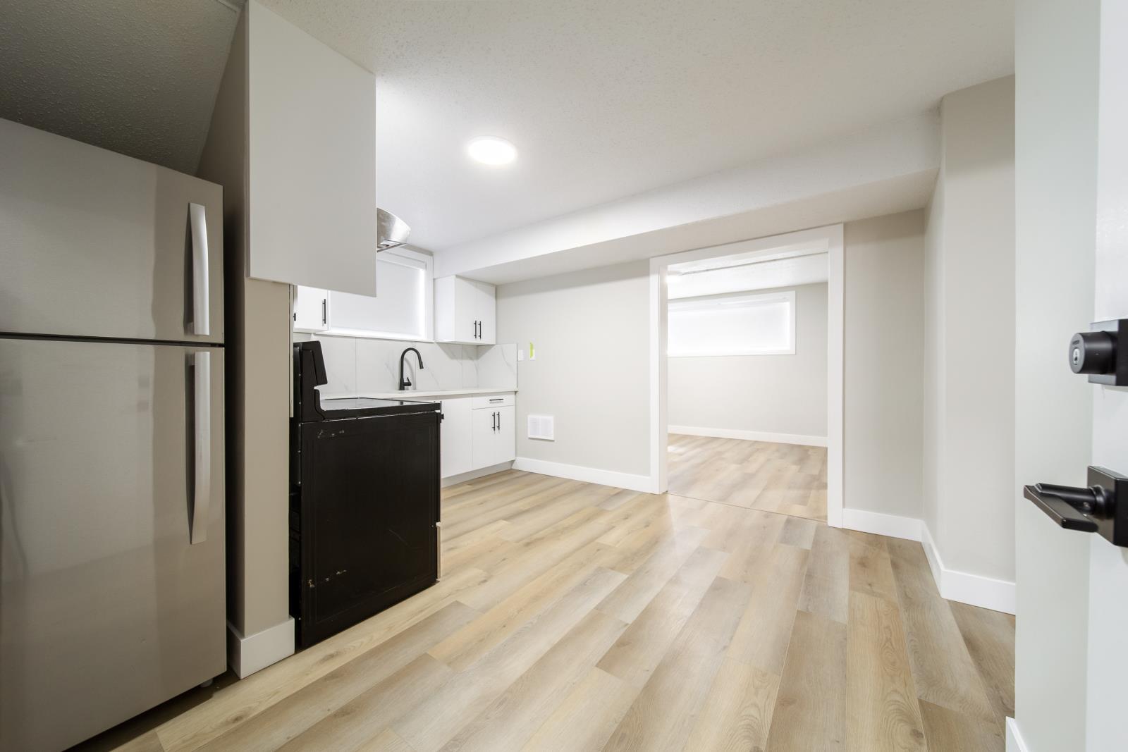 6418 132 Avenue, Edmonton, AB - Indoor Photo Showing Kitchen