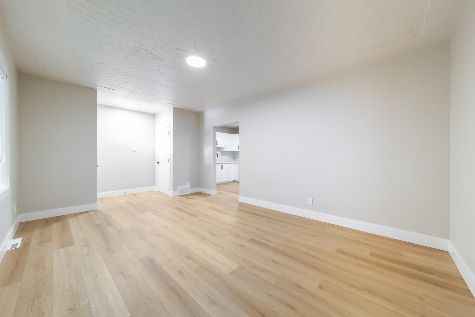 6418 132 Avenue, Edmonton, AB - Indoor Photo Showing Other Room