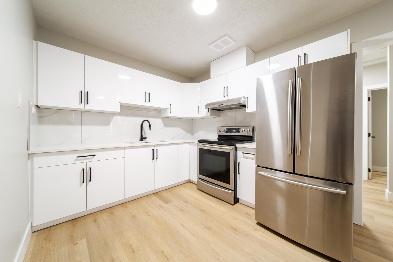 6418 132 Avenue, Edmonton, AB - Indoor Photo Showing Kitchen