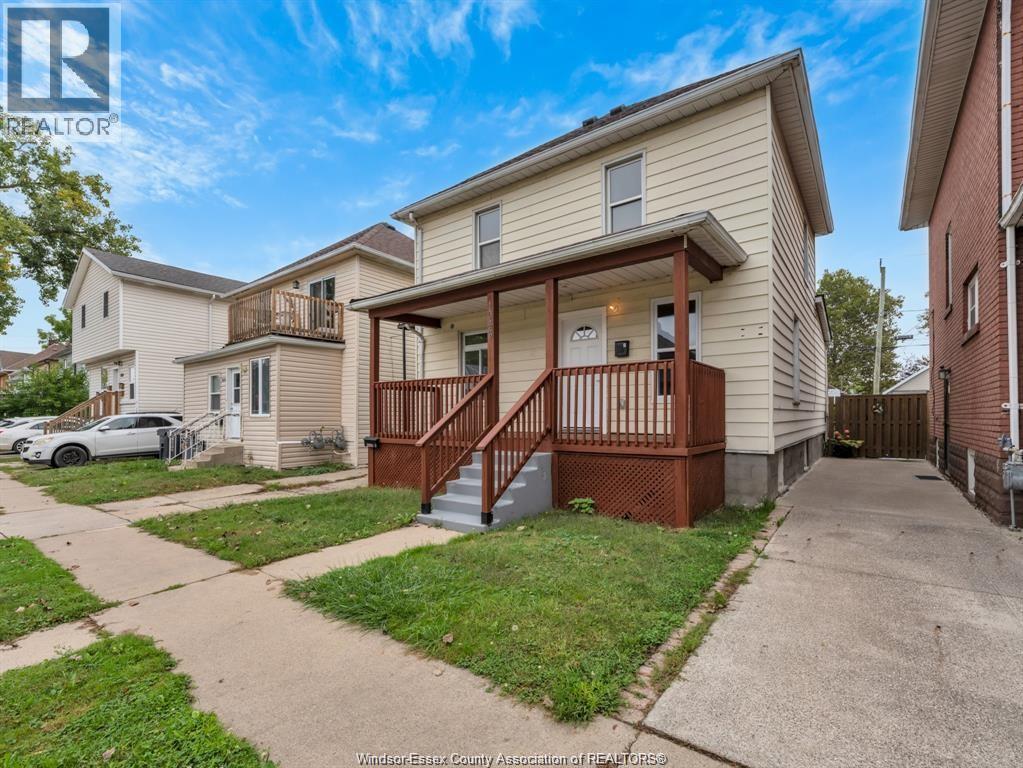 1046 Albert Road, Windsor, ON - Outdoor With Deck Patio Veranda