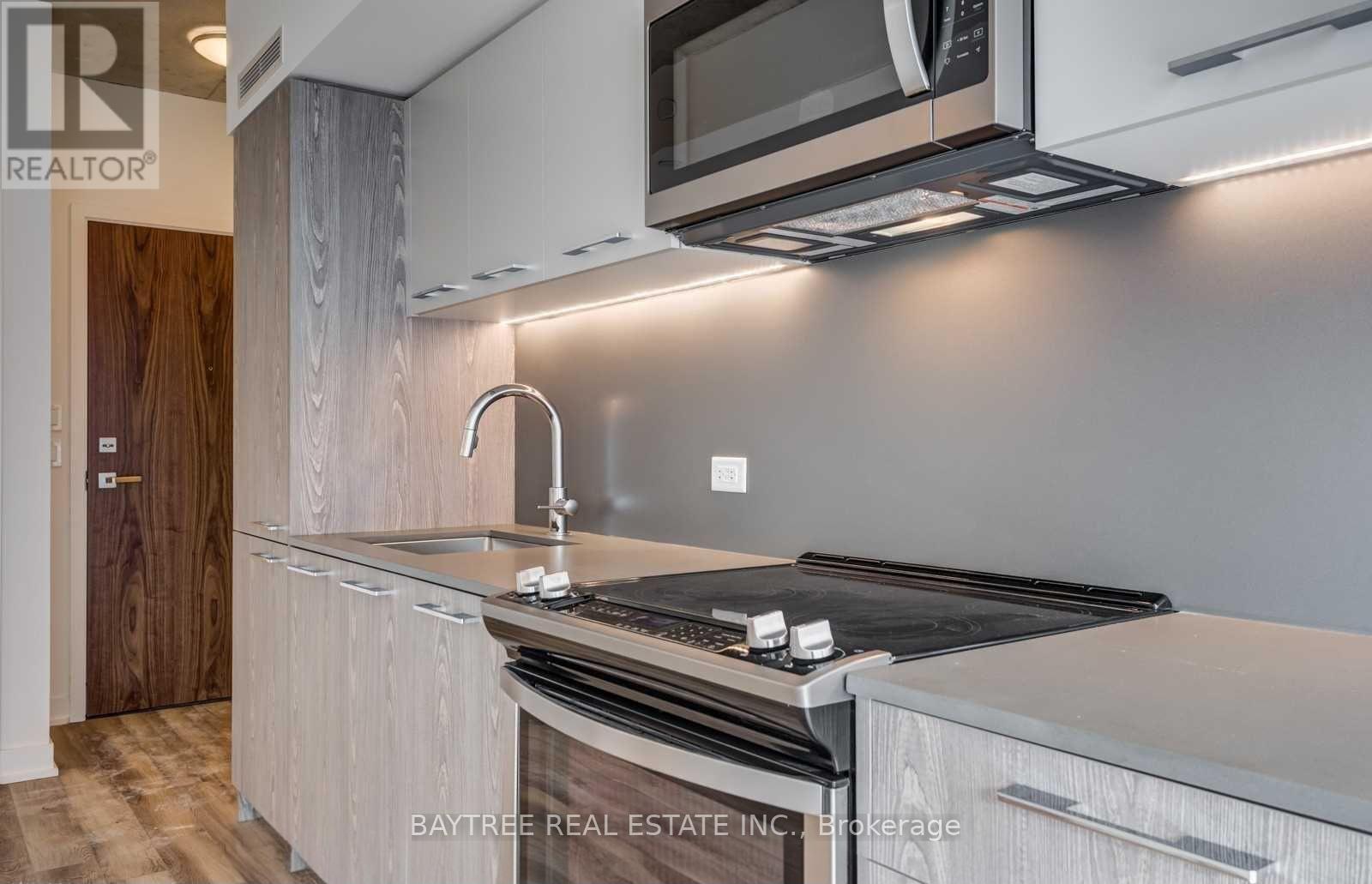 719 - 30 Baseball Place, Toronto, ON - Indoor Photo Showing Kitchen