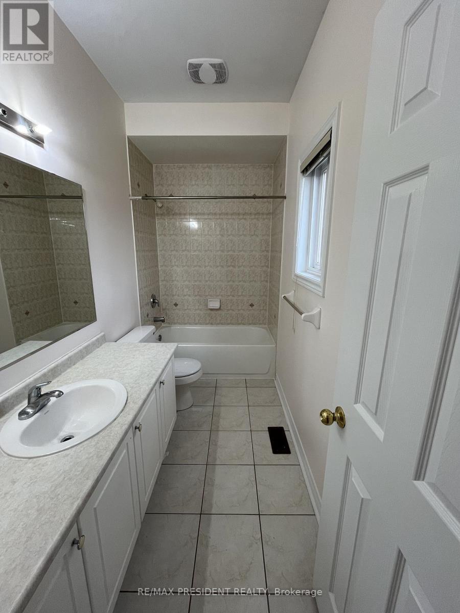 9 Denim Drive, Brampton, ON - Indoor Photo Showing Bathroom