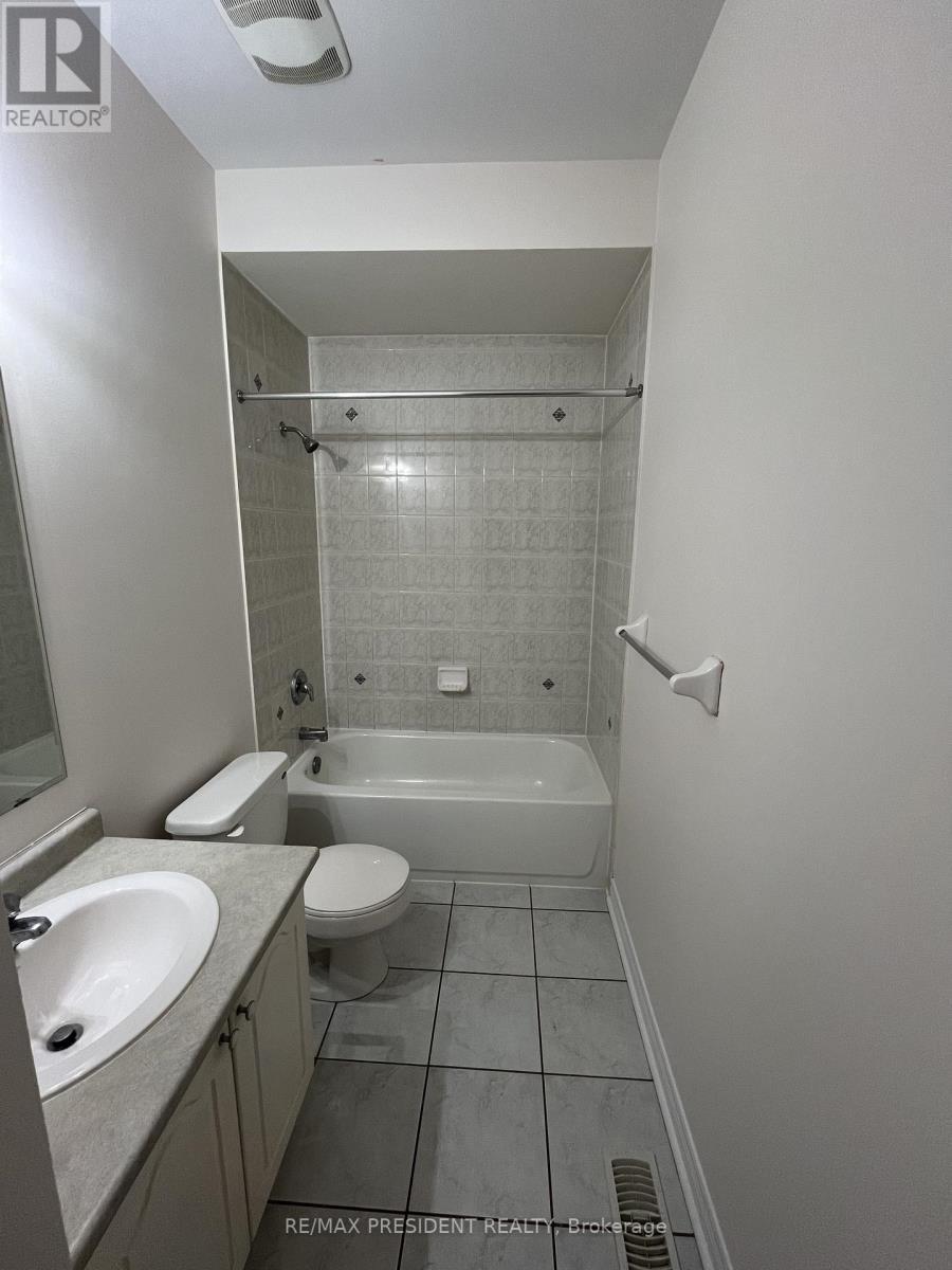 9 Denim Drive, Brampton, ON - Indoor Photo Showing Bathroom