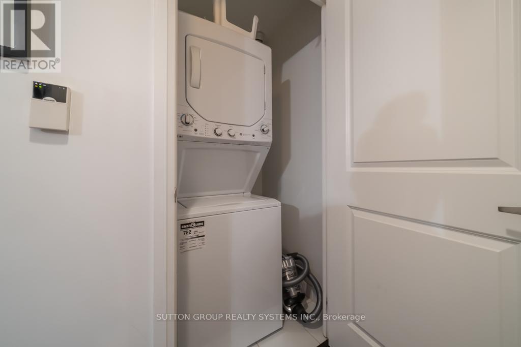 106 - 35 Hayden Street, Toronto, ON - Indoor Photo Showing Laundry Room