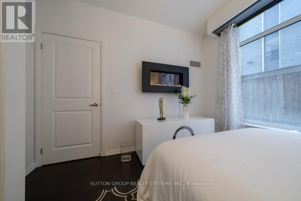 106 - 35 Hayden Street, Toronto, ON - Indoor Photo Showing Bedroom