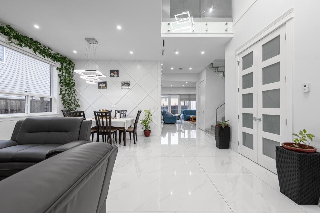 13306 90 Avenue, Surrey, BC - Indoor