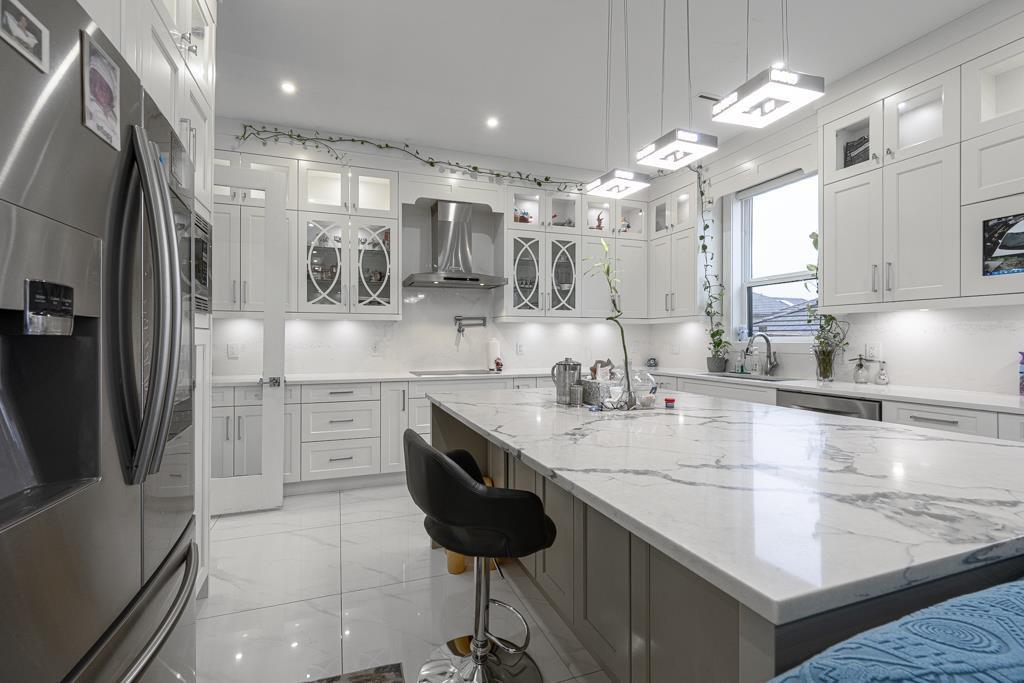 13306 90 Avenue, Surrey, BC - Indoor Photo Showing Kitchen With Upgraded Kitchen