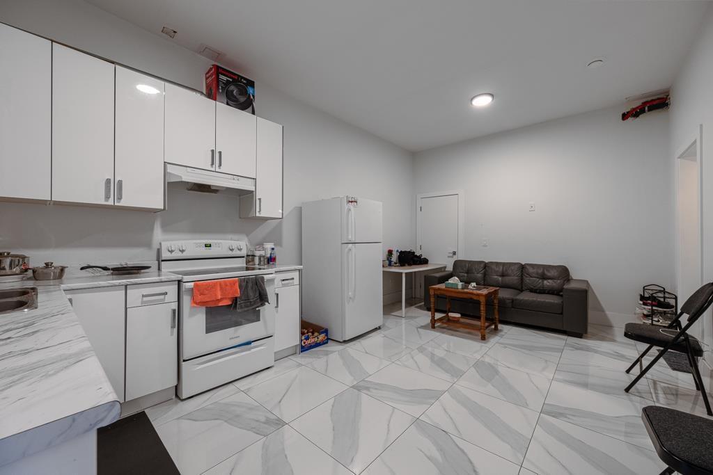 13306 90 Avenue, Surrey, BC - Indoor Photo Showing Kitchen