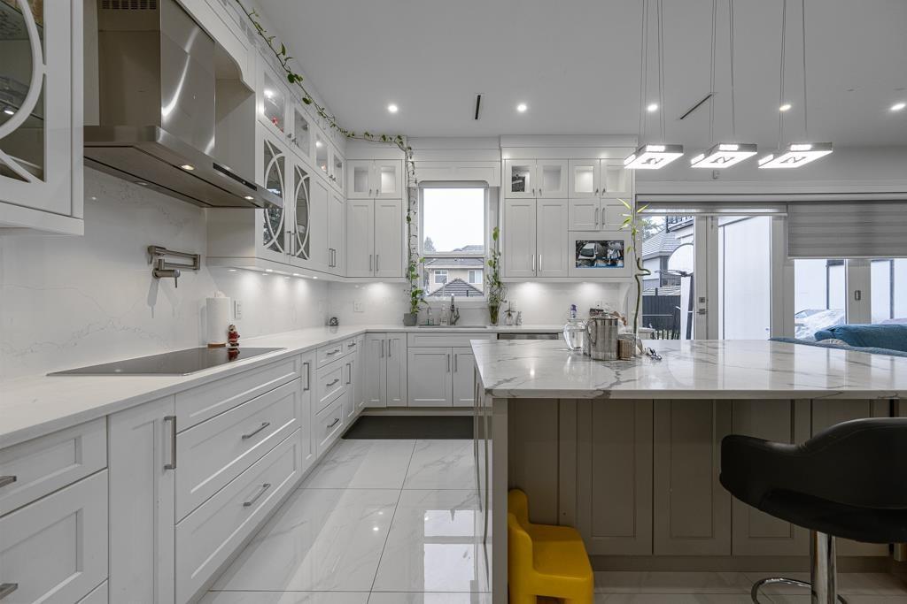 13306 90 Avenue, Surrey, BC - Indoor Photo Showing Kitchen With Upgraded Kitchen