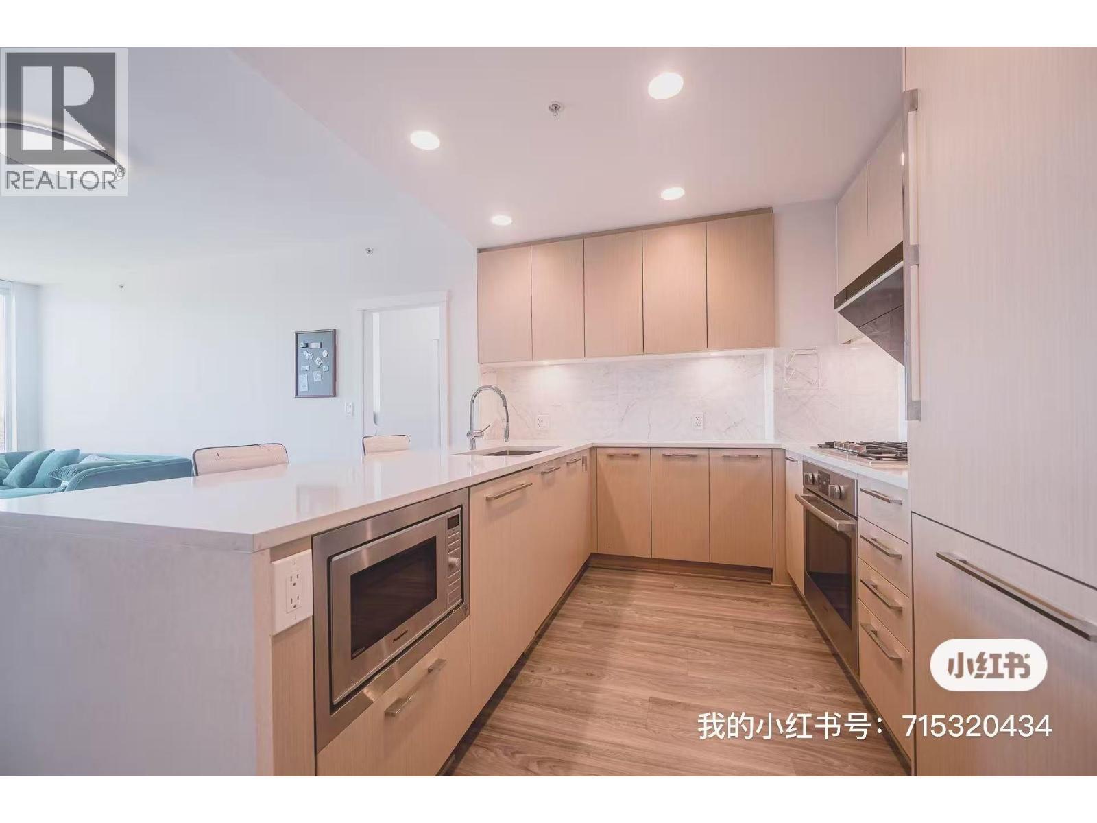1005 3533 Ross Drive Drive, Vancouver, BC - Indoor Photo Showing Kitchen With Upgraded Kitchen