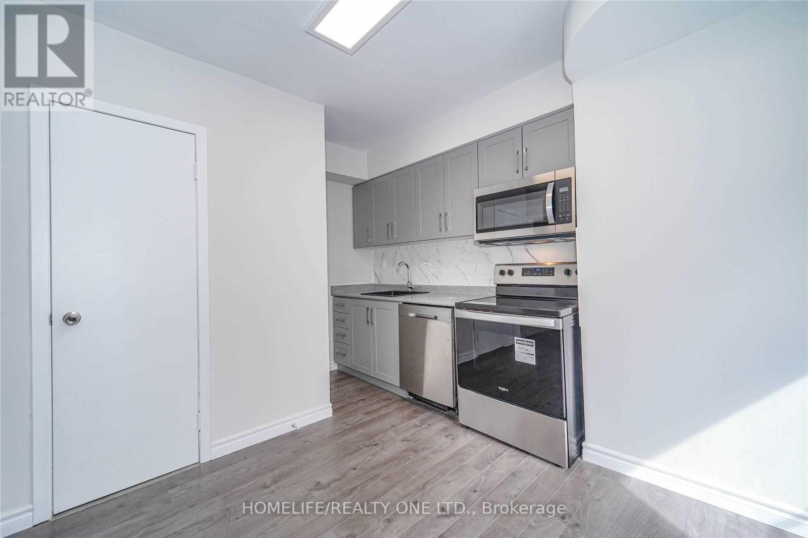 104 Benson Avenue, Toronto, ON - Indoor Photo Showing Kitchen