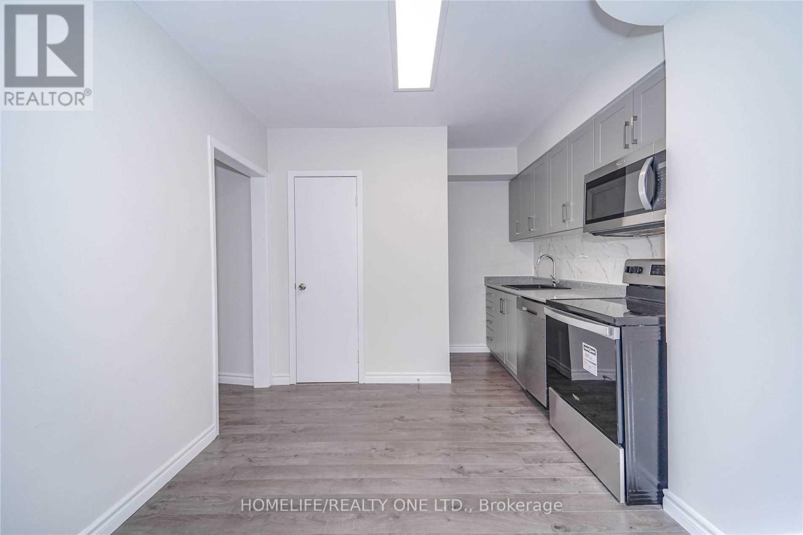 104 Benson Avenue, Toronto, ON - Indoor Photo Showing Kitchen