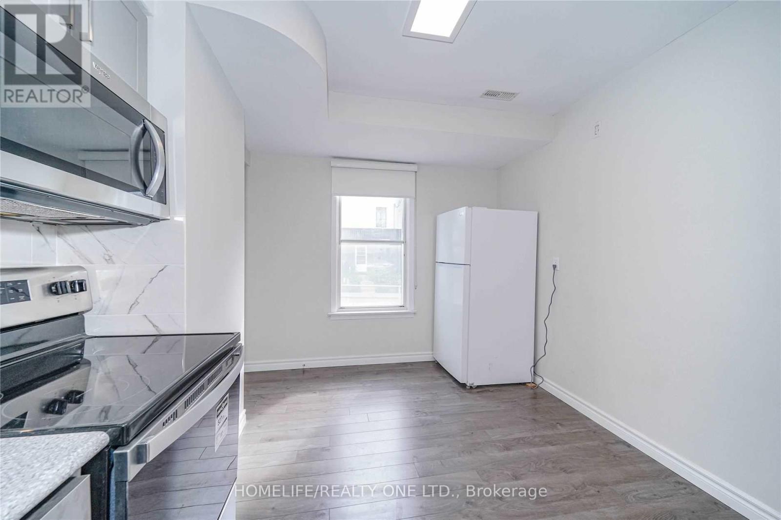 104 Benson Avenue, Toronto, ON - Indoor Photo Showing Kitchen