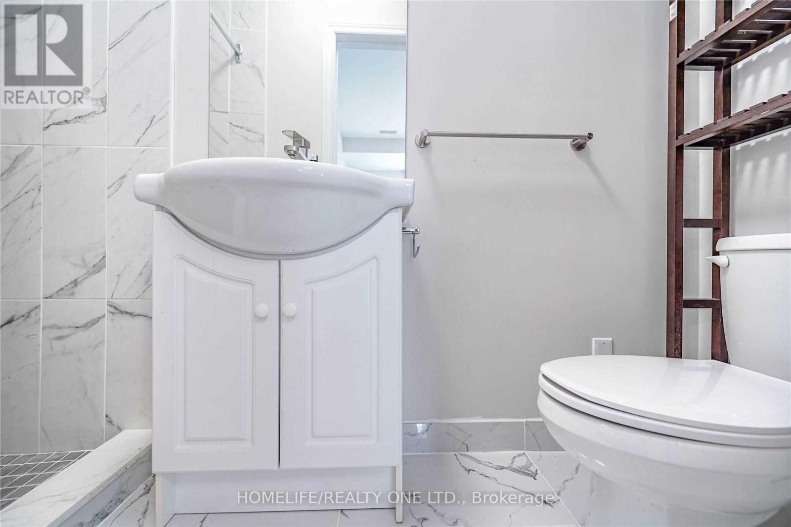 104 Benson Avenue, Toronto, ON - Indoor Photo Showing Bathroom