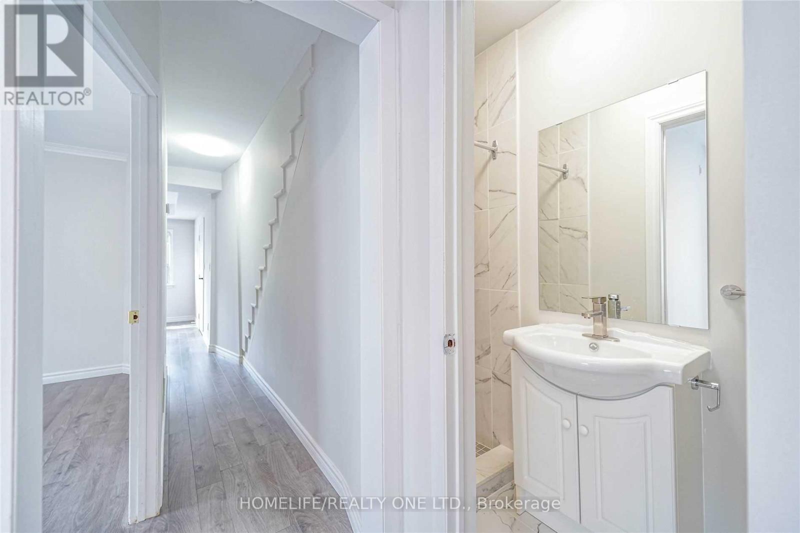 104 Benson Avenue, Toronto, ON - Indoor Photo Showing Bathroom