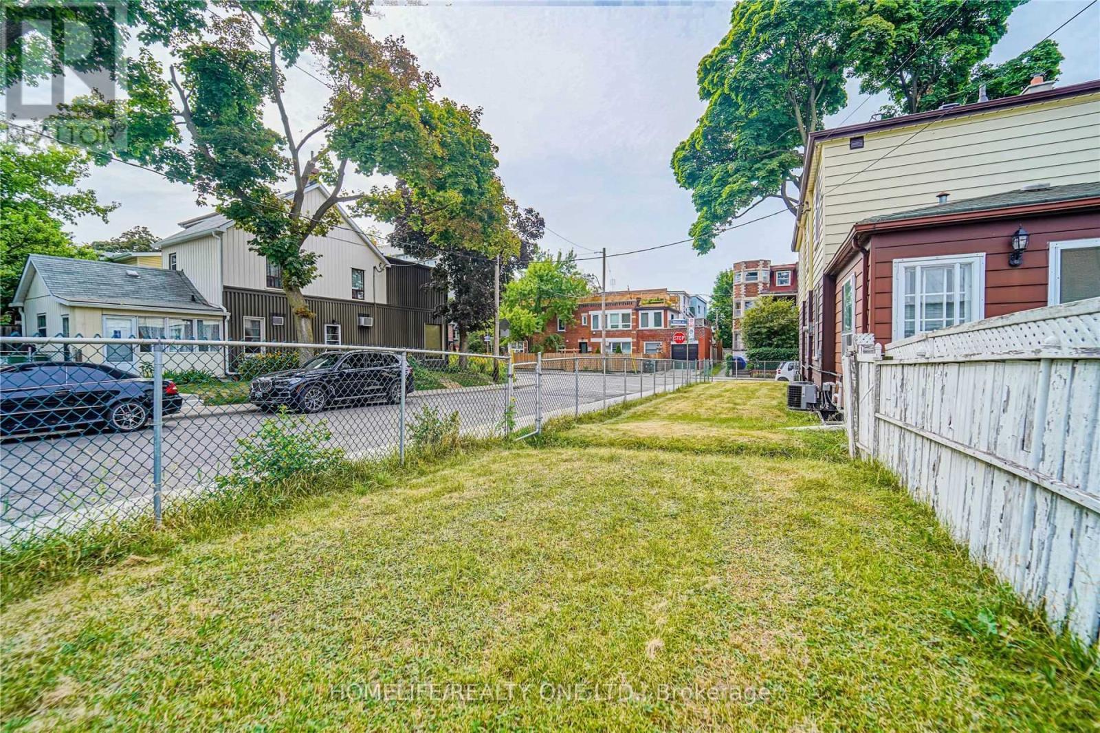 104 Benson Avenue, Toronto, ON - Outdoor