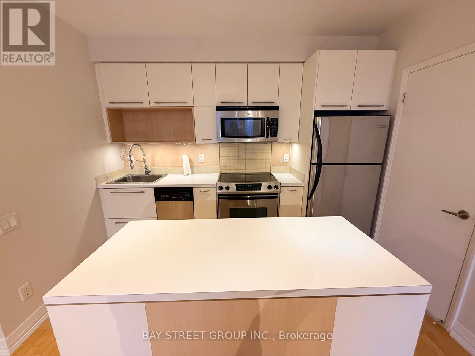3101 - 21 Carlton Street, Toronto, ON - Indoor Photo Showing Kitchen
