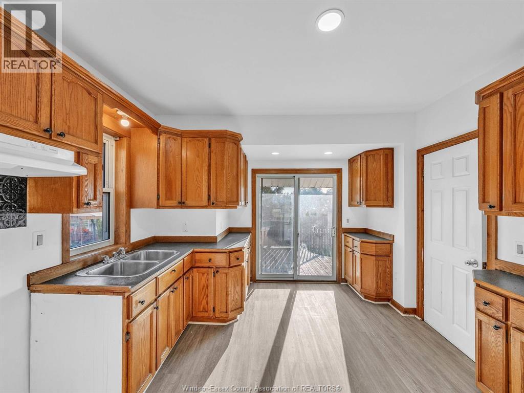 1453 Marentette, Windsor, ON - Indoor Photo Showing Kitchen With Double Sink