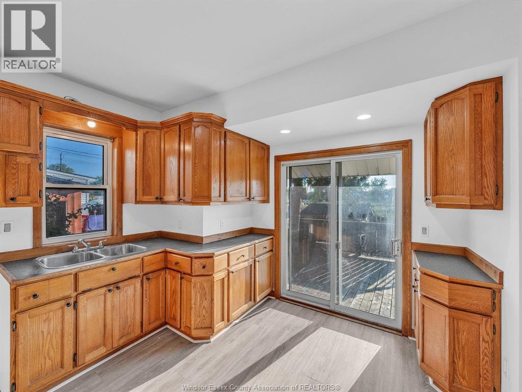 1453 Marentette, Windsor, ON - Indoor Photo Showing Kitchen With Double Sink
