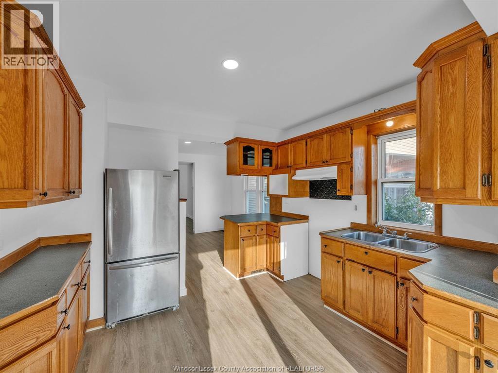1453 Marentette, Windsor, ON - Indoor Photo Showing Kitchen With Double Sink
