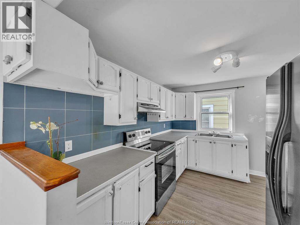 1453 Marentette, Windsor, ON - Indoor Photo Showing Kitchen With Double Sink