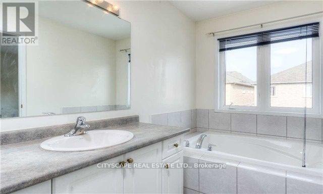 Upper - 5227 Tresca Trail, Mississauga, ON - Indoor Photo Showing Bathroom