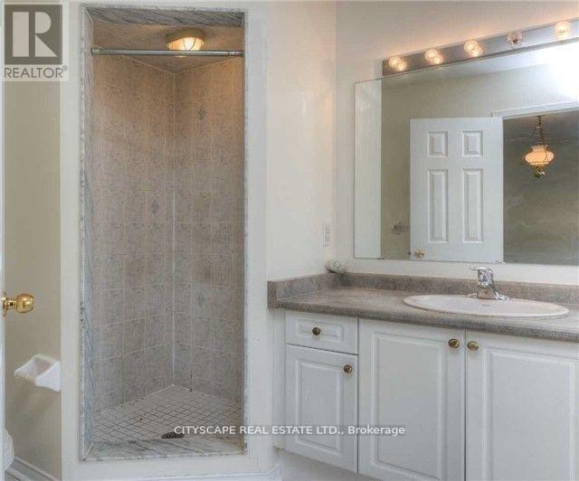 Upper - 5227 Tresca Trail, Mississauga, ON - Indoor Photo Showing Bathroom