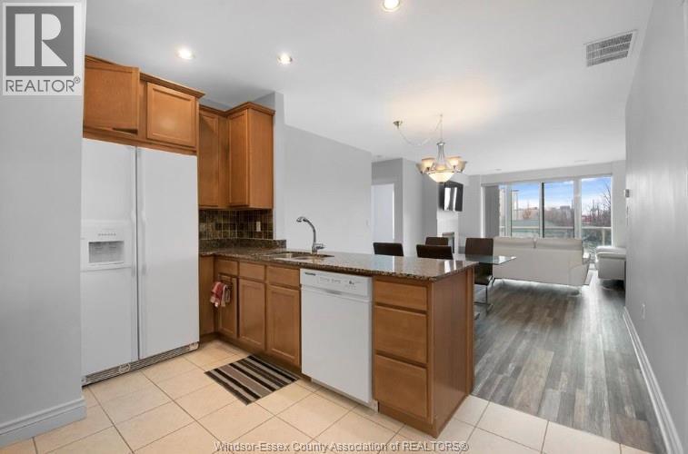 5055 Riverside Drive Unit# 201, Windsor, ON - Indoor Photo Showing Kitchen