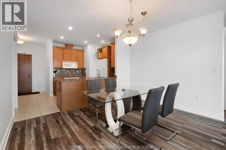 5055 Riverside Drive Unit# 201, Windsor, ON - Indoor Photo Showing Dining Room