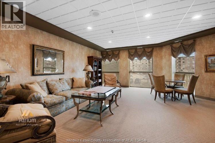 5055 Riverside Drive Unit# 201, Windsor, ON - Indoor Photo Showing Living Room