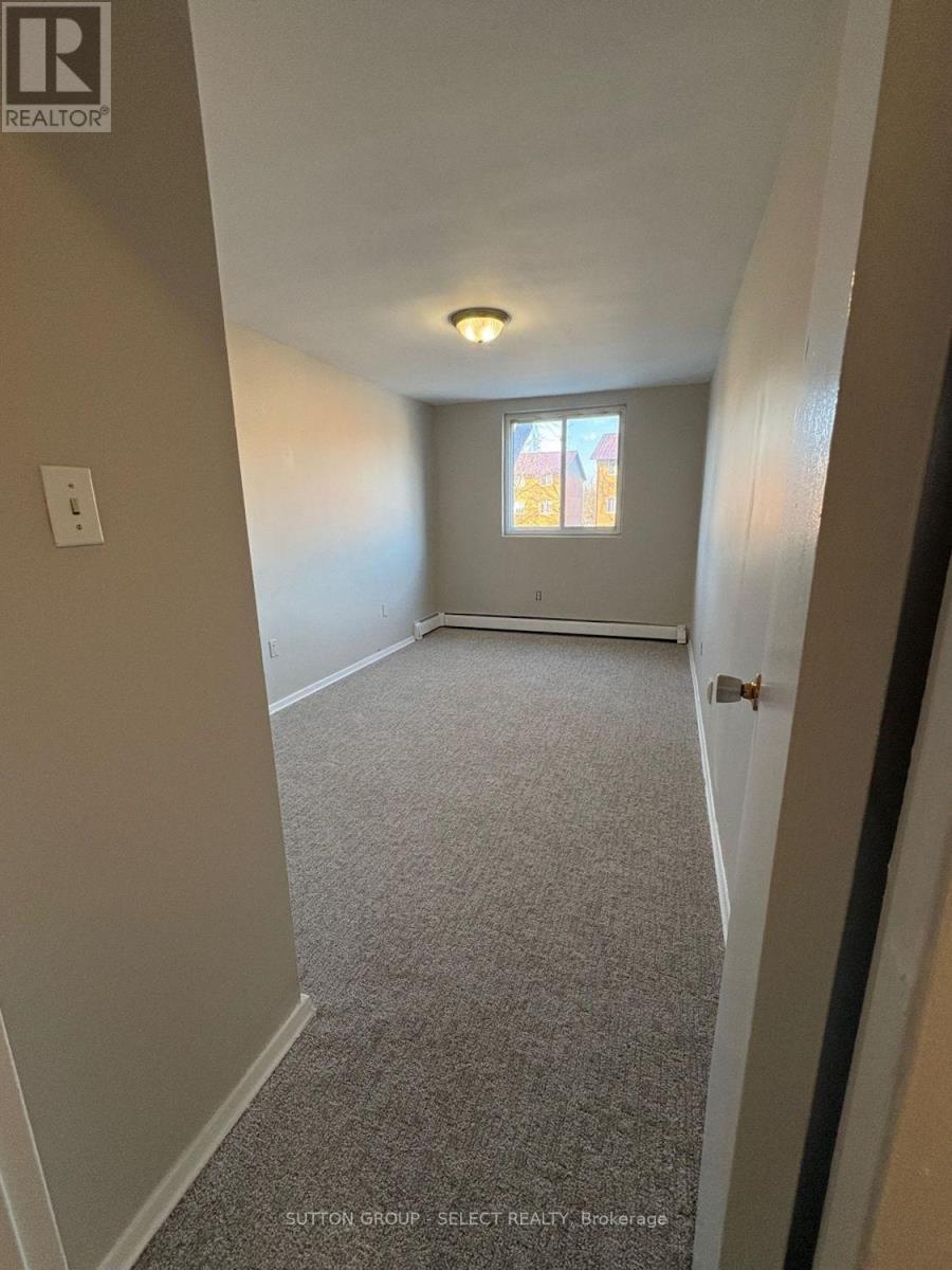 6 - 79 Baldoon Road, Chatham-Kent, ON - Indoor Photo Showing Other Room