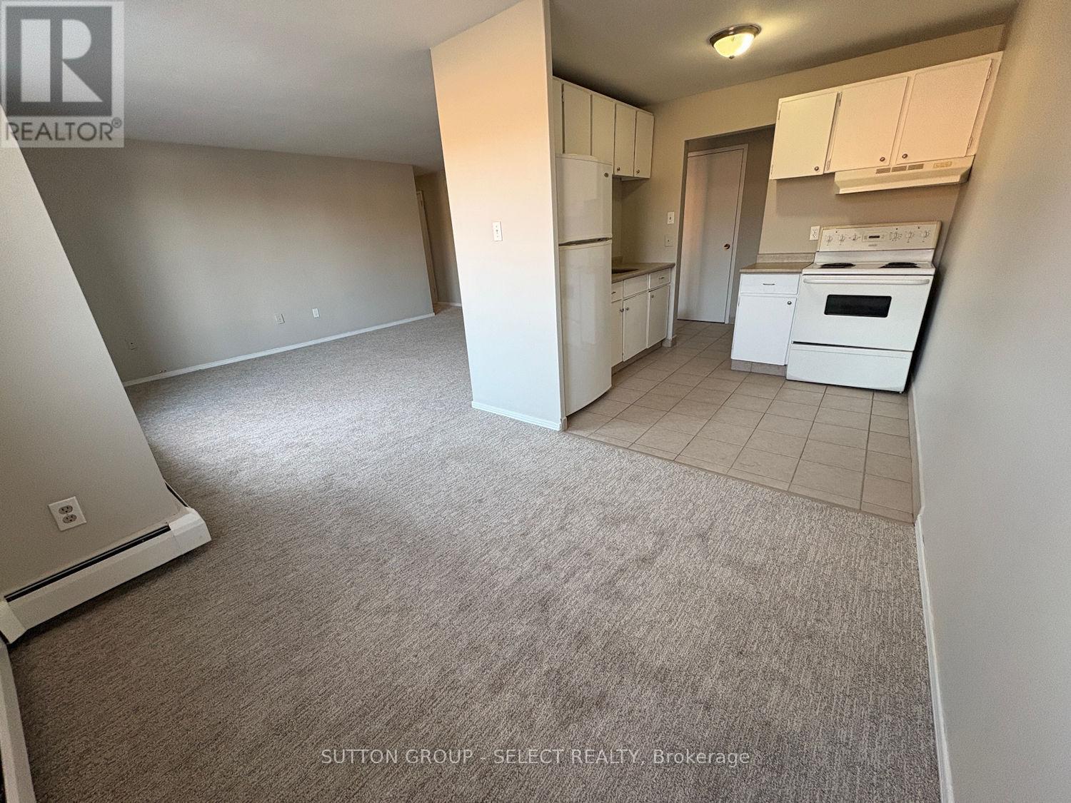 6 - 79 Baldoon Road, Chatham-Kent, ON - Indoor Photo Showing Kitchen