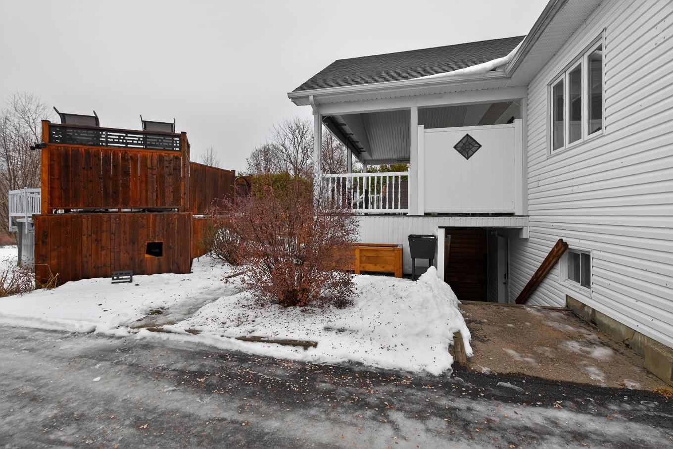 Exterior entrance - 25 Rue Des Hêtres, Gatineau (Gatineau), QC - Outdoor With Exterior