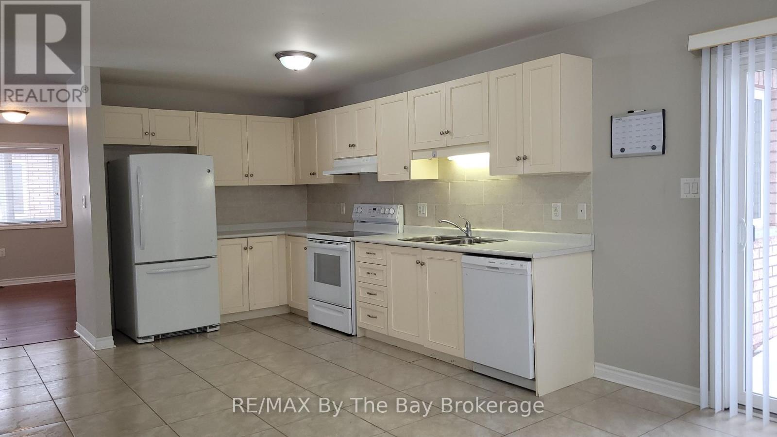 42 Tona Trail, Wasaga Beach, ON - Indoor Photo Showing Kitchen With Double Sink