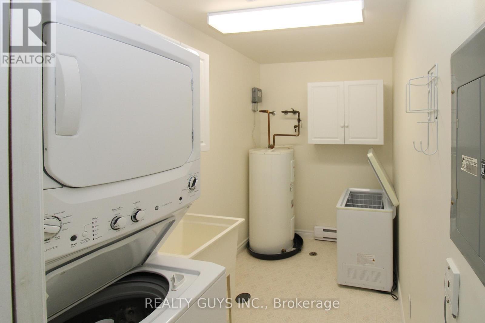 4 - 693 Whitaker Street, Peterborough (Ashburnham Ward 4), ON - Indoor Photo Showing Laundry Room