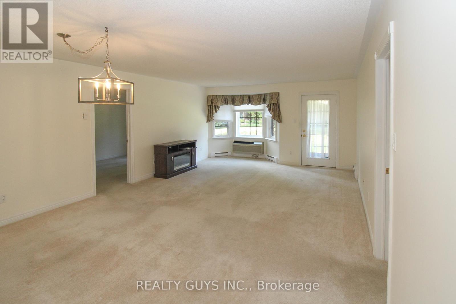 4 - 693 Whitaker Street, Peterborough (Ashburnham Ward 4), ON - Indoor With Fireplace