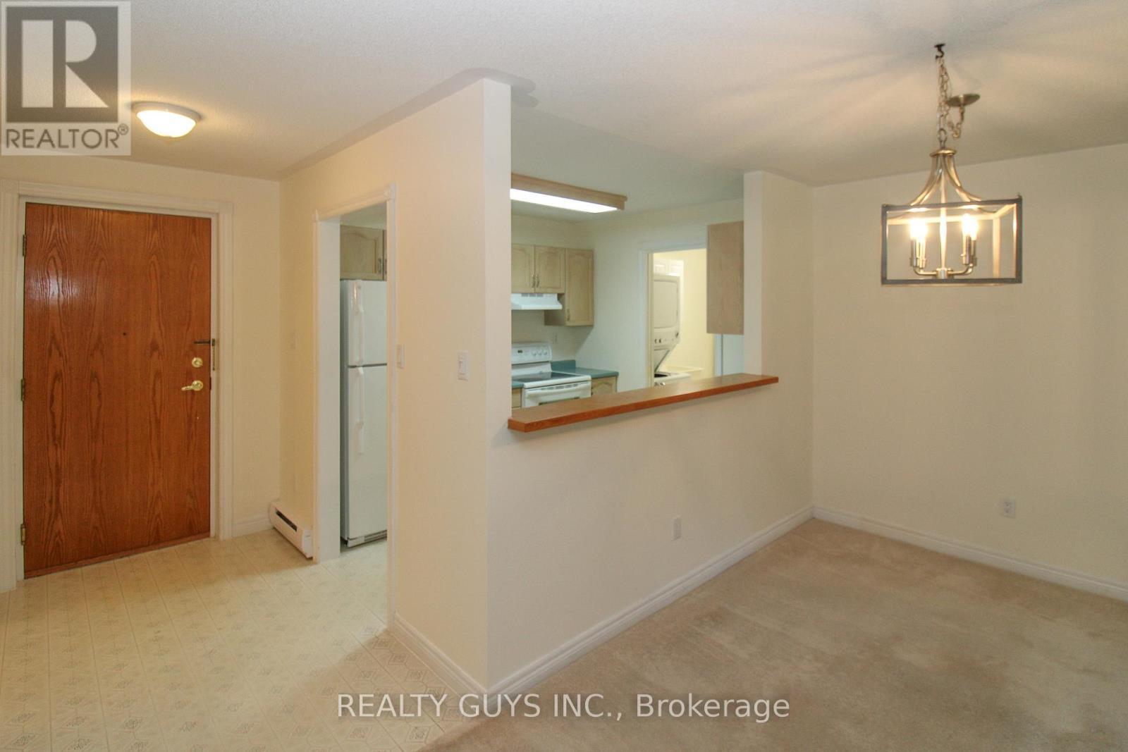 4 - 693 Whitaker Street, Peterborough (Ashburnham Ward 4), ON - Indoor Photo Showing Other Room